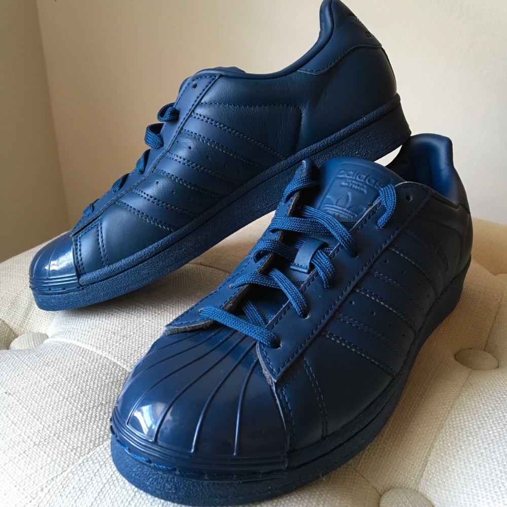 NWOT Adidas Navy Leather Superstar Shoes. Size 7.5